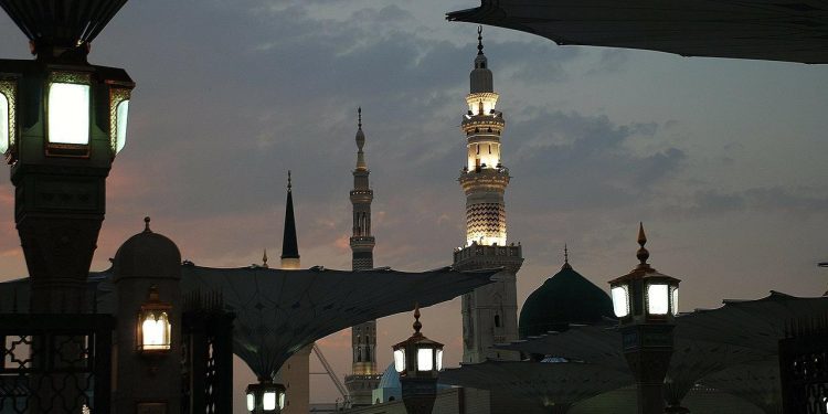 Malam Nisfu Sya'ban termasuk Bidáh atau Tidak?