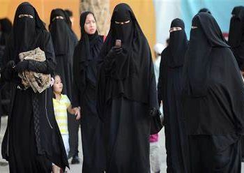 Tradisi Busana Kondangan Wanita Saudi
