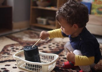 Kemandirian Si Kecil Di Usia 12 Bulan