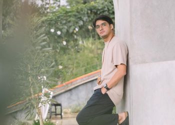 Intip 5 Outfit Kasual Ricky Harun yang Bikin Awet Muda