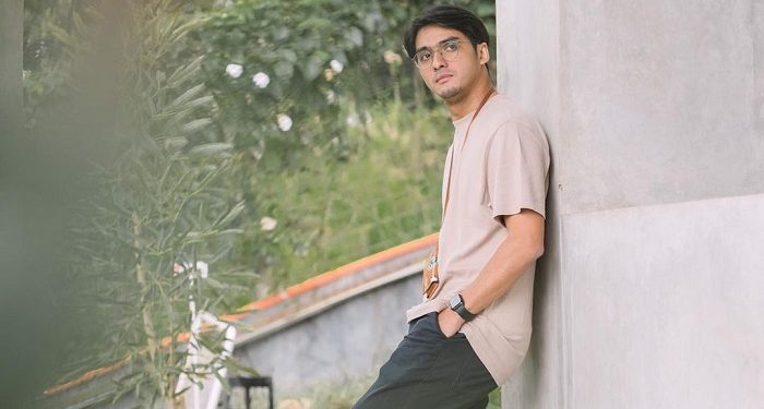 Intip 5 Outfit Kasual Ricky Harun yang Bikin Awet Muda