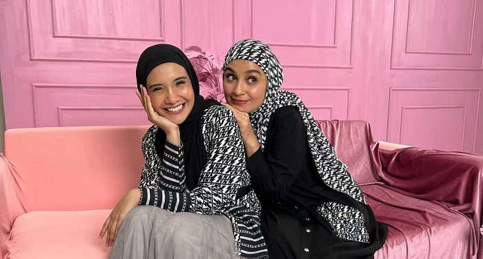 Potret Kompak Zaskia Sungkar dan Shireen Pakai Outfit Monokrom