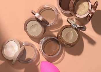Cegah Makeup Cakey, Berikut Cara Mengaplikasikan Foundation dengan Beauty Blender