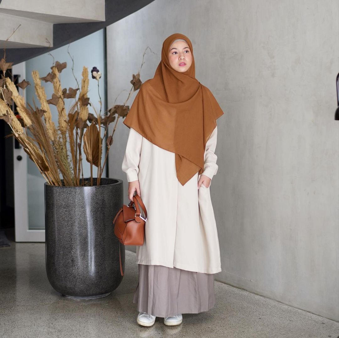 Inspirasi Outfit Hijab Ala Cewek Bumi - Chanelmuslim.com