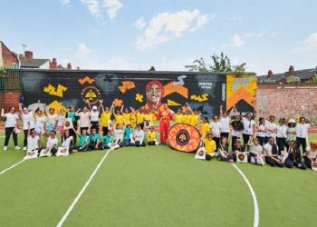 Pemain Kriket Berhijab Jadi Model Mural di Sekolah Birmingham