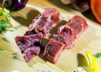 Usia Bayi yang Diperbolehkan Konsumsi Daging Kambing