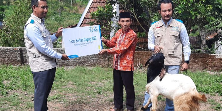 Tebar Qurban Yayasan Al-Fath Kudus