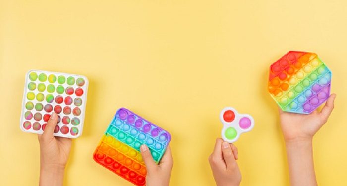 6 Manfaat Mainan Pop It untuk Tumbuh Kembang Anak