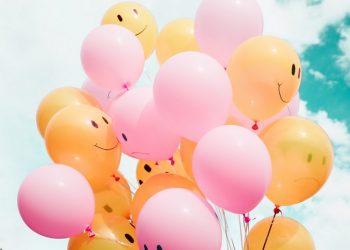 Membuat Pribadi yang Mudah Tersenyum Kepada Pasangan