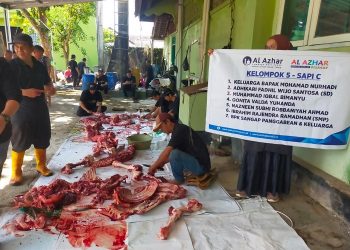 LAZ Al Azhar Cilacap Distribusikan Daging Kurban di Pelosok Desa