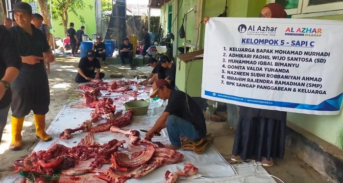 LAZ Al Azhar Cilacap Distribusikan Daging Kurban di Pelosok Desa