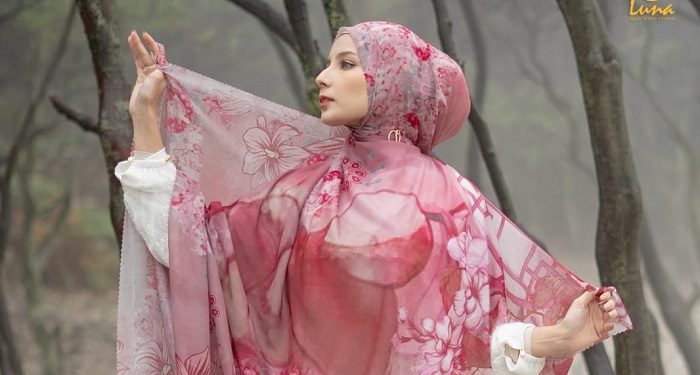 Luna Hijab Rilis Koleksi Scarf The Wonderland