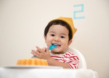 Bun, Kapan Anak Diajarkan Makan Sendiri