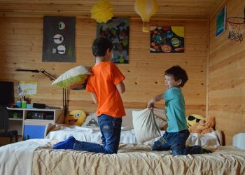 Mendamaikan Anak Bertengkar