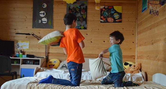 Mendamaikan Anak Bertengkar