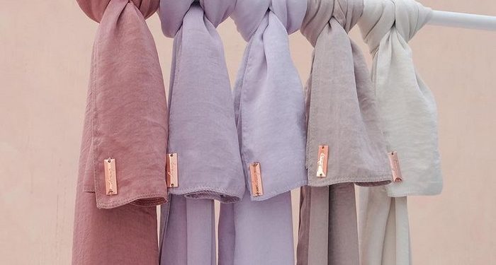 6 Warna Hijab yang Bikin Wajah Lebih Cerah