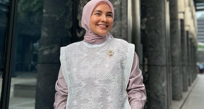 Rosses Set, Persembahan Ria Miranda untuk Tampil Santai dan Anggun