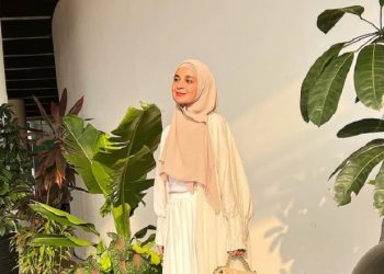 Style Outfit Feminin dengan Warna Netral ala Shireen Sungkar