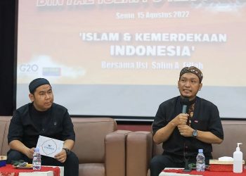 Perempuan Membulatkan