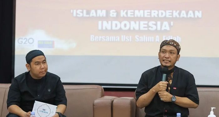 Perempuan Membulatkan