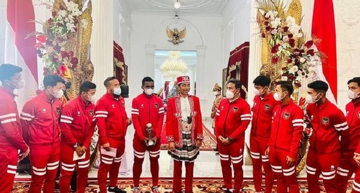 Upacara HUT ke 77, Jokowi Pakai Baju Adat Dolomani dari Buton