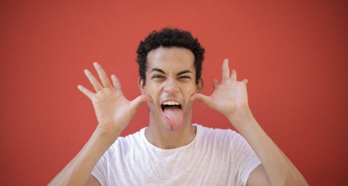 Cara Menghibur Orang Lain Tanpa Prank