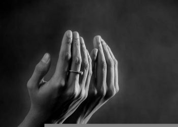 Minta Didoakan Orang yang Dianggap Doanya Makbul