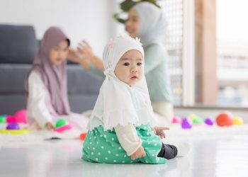 Alasan Bayi dan Balita Membenturkan Kepadanya dengan Sengaja