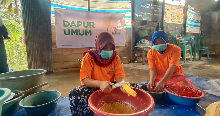 Dapur Umum BAZNAS Salurkan Makanan Siap Saji untuk Penyintas Banjir Parigi Moutong
