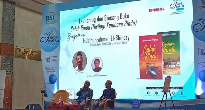 Habiburrahman El-Shirazi Launching Buku Suluh Rindu di IBF 2022