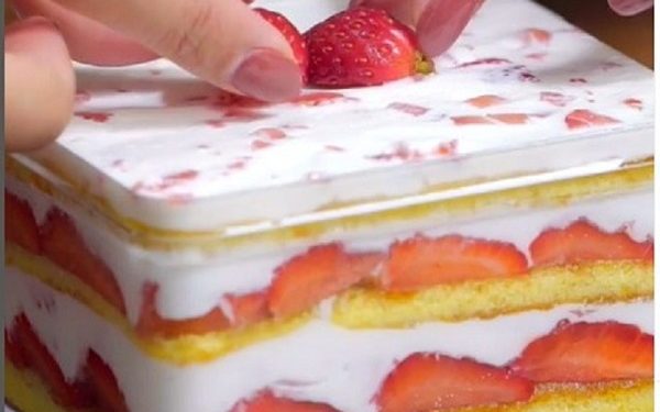Resep Strawberry Shortcake Desert Box, Sajian yang Mengenyangkan