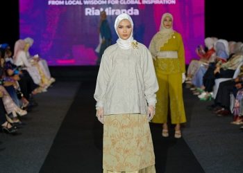 Keindahan Ragam Busana pada Koleksi Ria Miranda di Jakarta Muslim Fashion Week 2022