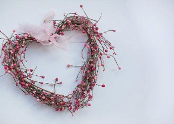 Sulit Menerima Diri Sendiri? Ini Penjelasan Ustazah Haneen Akira