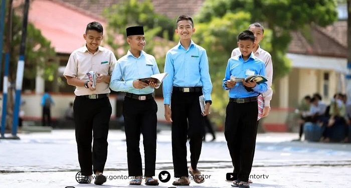 Ini Tanggapan Objektif Ahmad Fuadi Selaku Alumni atas Peristiwa di Pondok Modern Gontor