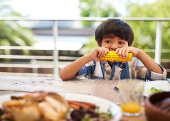 Tips Mengatasi Anak yang Tidak Berhenti Makan