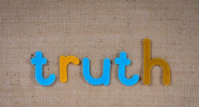 Seseorang Dinilai dengan Kebenaran, bukan Sebaliknya