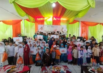 7 Komunitas di Bekasi Berkolaborasi Memberi Keceriaan dengan Bagikan Santunan kepada 300 Anak Yatim