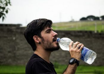 Bolehkah Makan dan Minum sambil Berdiri?