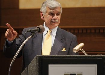 Ahli Bedah Ini Diakui sebagai Satu dari 100 Muslim Amerika Terkemuka di Dunia