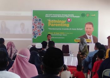Seminar Parenting JSIT Wilayah NTT dan Komite SMPIT Sahabat Bintang dan SDIT Al Muttaqin