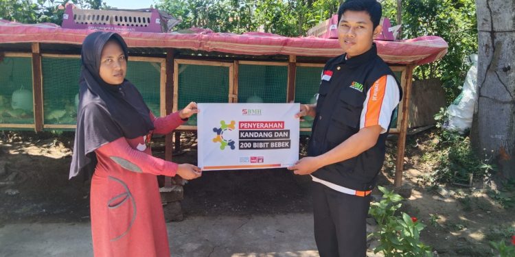 Laznas BMH Serahkan Bantuan 200 Bibit Bebek
