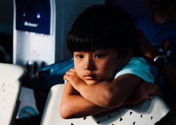 7 Dampak Buruk Membanding-bandingkan Anak dengan Orang Lain