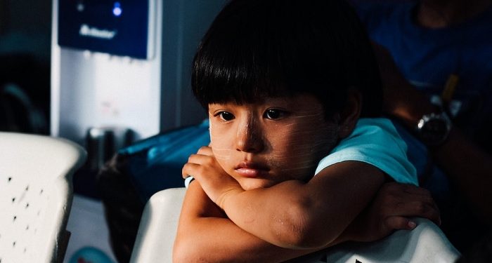 7 Dampak Buruk Membanding-bandingkan Anak dengan Orang Lain