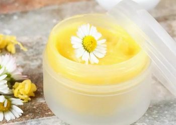 4 Resep Membuat Lip Balm dari Minyak Kelapa, Cegah Bibir Kering dan Pecah-Pecah
