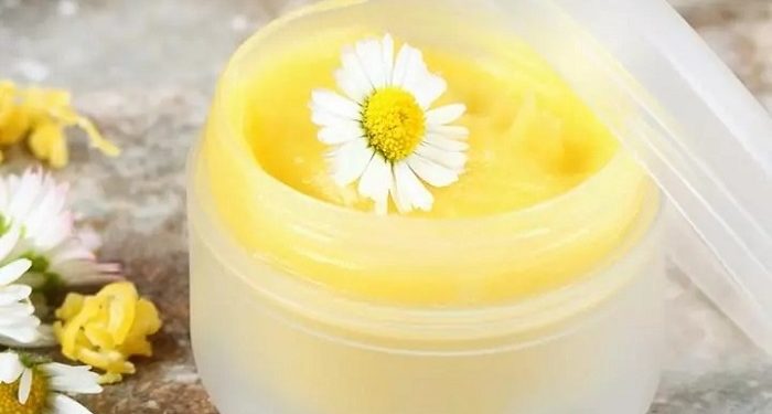 4 Resep Membuat Lip Balm Dari Minyak Kelapa, Cegah Bibir Kering Dan ...