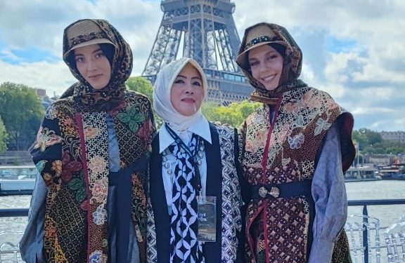 NURA Boutique by Oewi Wahyono Perkenalkan Karyanya di Paris, Fashion Show di Atas Kapal Pesiar