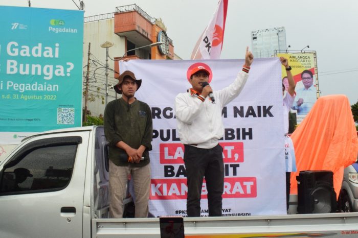 Warga Lampung Gelar Flash Mob Tolak Kenaikan BBM