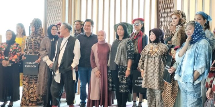 Karya 16 Desainer Indonesia Tampil di Front Row PARIS 2022 Sukses Menjajaki Pasar Eropa