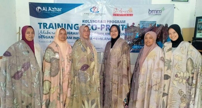 Sukseskan Program Ekonomi Kreatif, Ibu-ibu Dusun Laharpang Ikuti Pelatihan Ecoprint