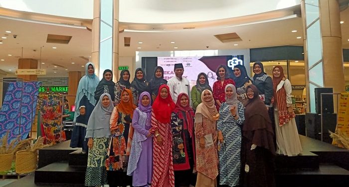 Hijabersmom Community Bekasi Peringati Hari Batik Nasional Melalui Ajang Bekasi Membatik